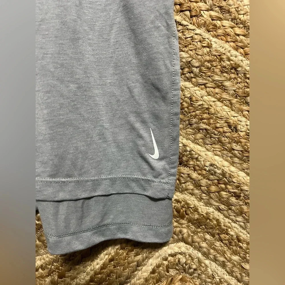 Nike Dri Fit Women's Grey Short Sleeve Tshirt, Drop Tail,Size S,Great Condition